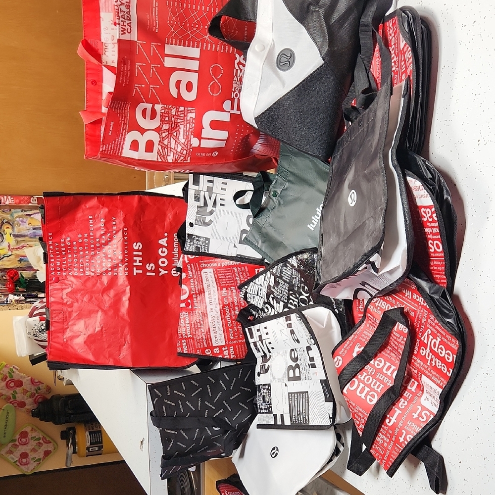 Lululemon   Carryall Bags